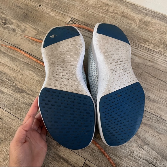 Women’s All Birds Tree Runner 1 Geyser (Light Blue Sole) Size- W7 - Picture 9 of 12